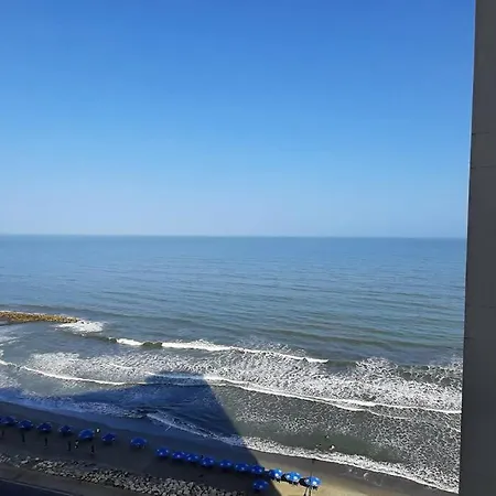 Cómodo Ap Frente Al Mar, Cerca A La Murallas