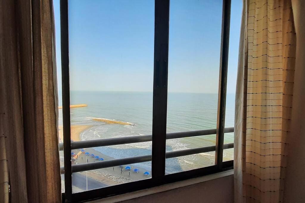 Apartamento Cómodo Ap Frente Al Mar, Cerca A La Murallas